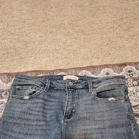 Lucky Brand Cropped Rolled-Cuff Jeans in Faded Blue - Picture 3 of 10